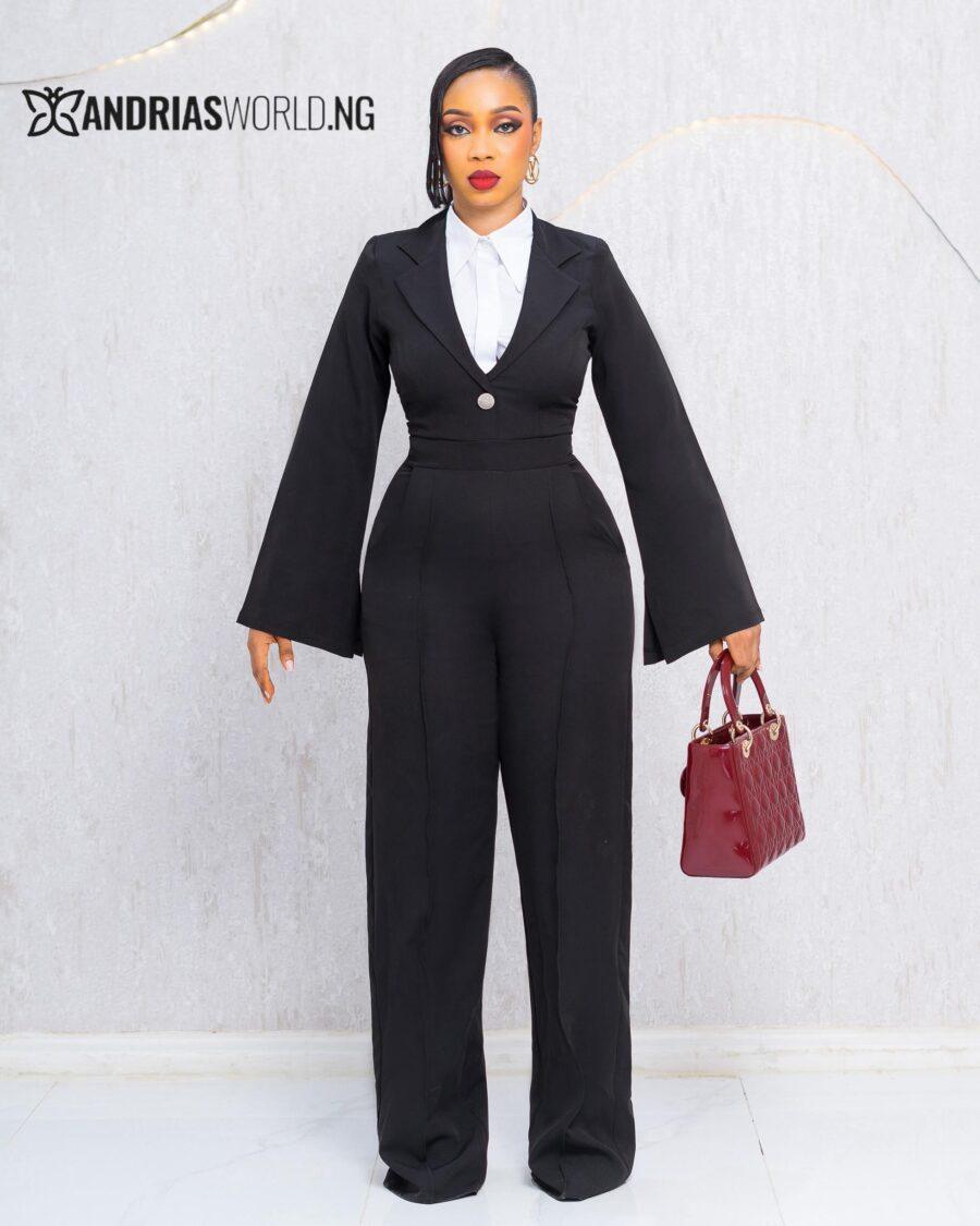BLACK JUMPSUIT WITH WHITE INNER