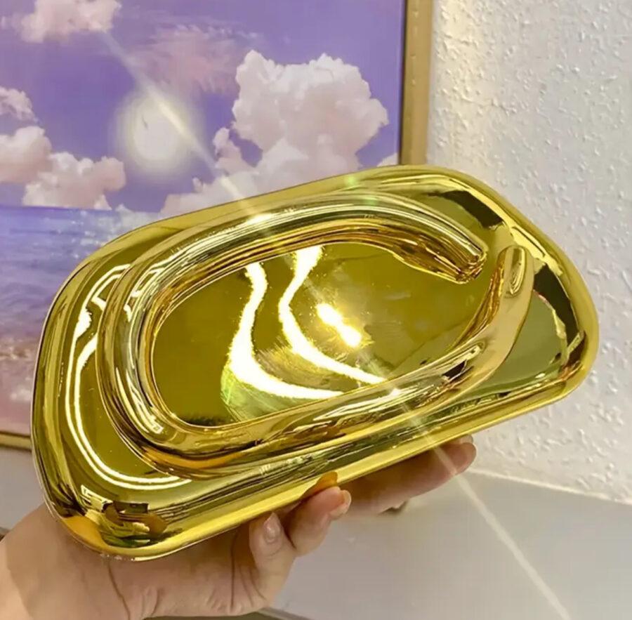 GOLD-TONE CLUTCH WITH DETACHABLE CHAIN STRAP