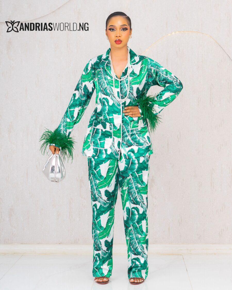 GREEN TROUSER SET WITH FEATHERS