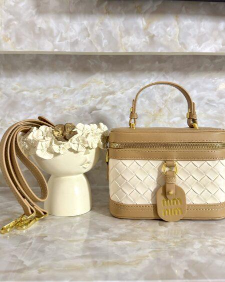 BROWN WOOVEN LEATHER PURSE