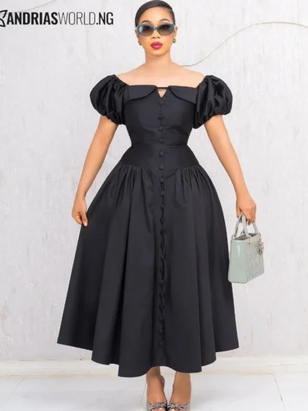 Black maxi skater